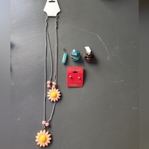 Five piece of miscellaneous jewelry pieces